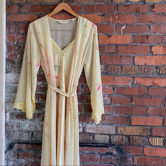 Rare Daisy Yellow Matching Lingerie Set Gown & Robe with Watercolor Floral Print - Picture 2 of 10